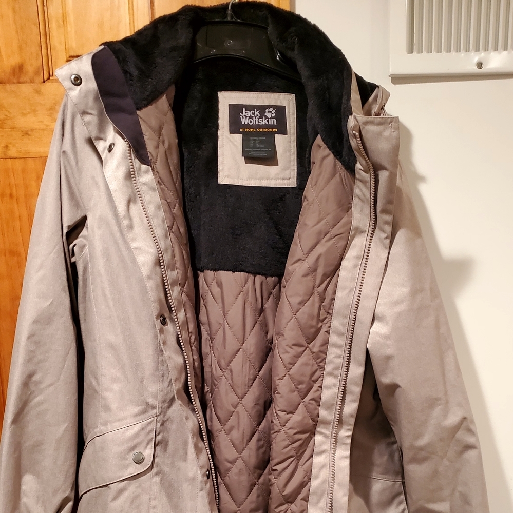 Jack Wolfskin womens rainproof jacket Size XL